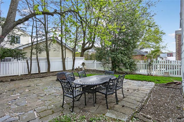 21 Whitney Avenue, Floral Park, NY 11001