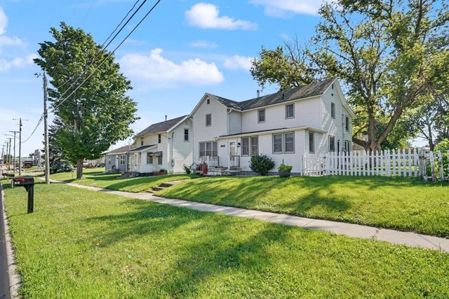 808 5th Ave NE, Independence, IA 50644