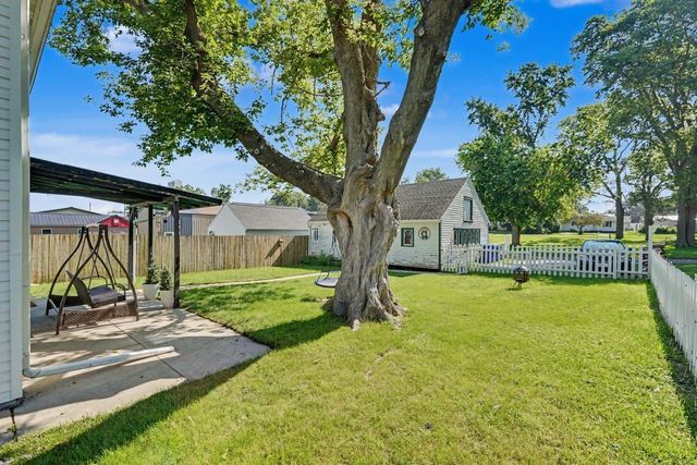 808 5th Ave NE, Independence, IA 50644