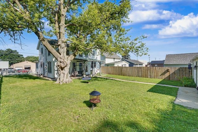 808 5th Ave NE, Independence, IA 50644