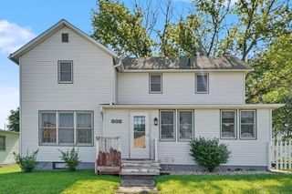 808 5th Ave NE, Independence, IA 50644