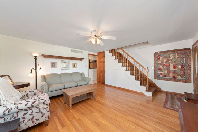 4S069 Barclay Road, Naperville, IL 60563