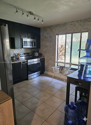 7509 SW 26th Ct 5, Davie, FL 33314