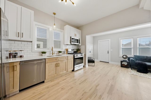 10546 S Avenue J, Chicago, IL 60617