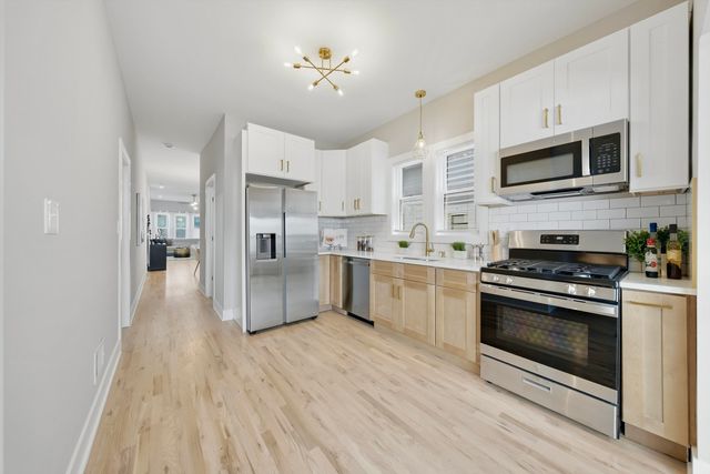 10546 S Avenue J, Chicago, IL 60617