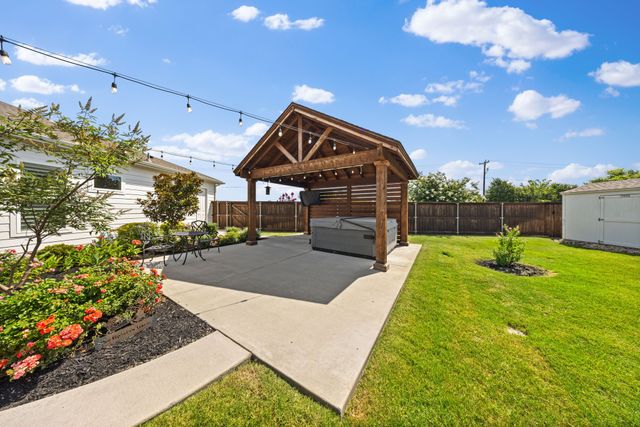 9512 Austin Street, Rowlett, TX 75089