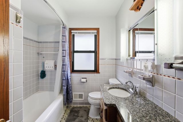300 Edith Drive, West Saint Paul, MN 55118