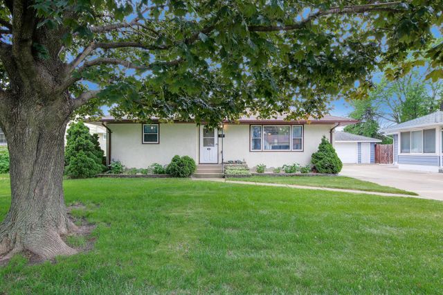 300 Edith Drive, West Saint Paul, MN 55118