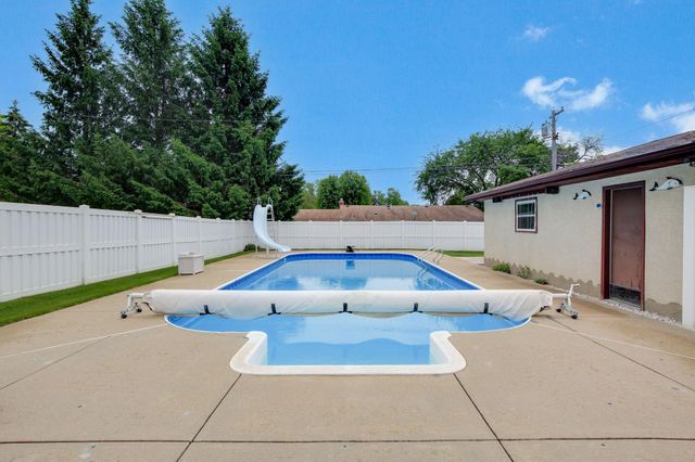 300 Edith Drive, West Saint Paul, MN 55118