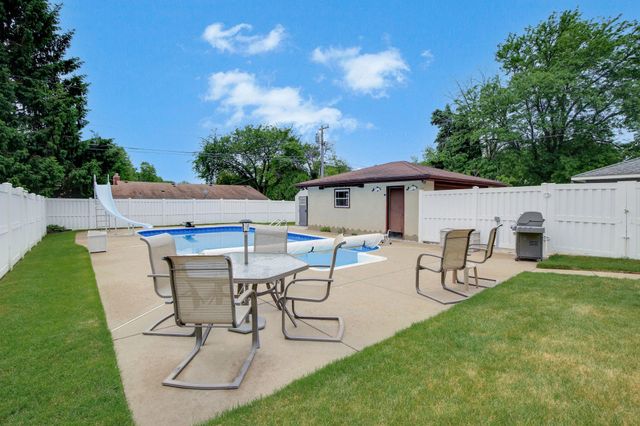 300 Edith Drive, West Saint Paul, MN 55118