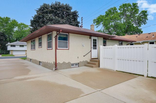 300 Edith Drive, West Saint Paul, MN 55118