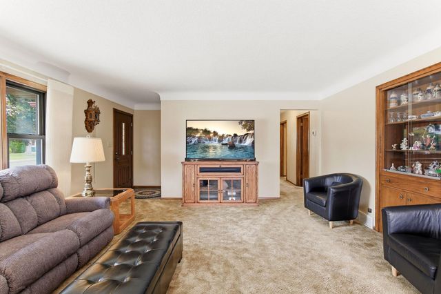 300 Edith Drive, West Saint Paul, MN 55118