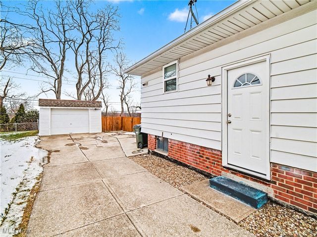 3640 Hetzel Drive, Parma, OH 44134