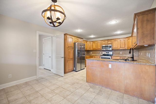 810 Pau Ferro Court, Berea, KY 40403