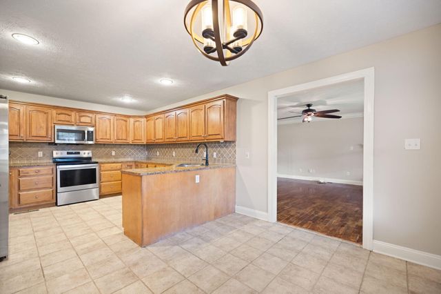 810 Pau Ferro Court, Berea, KY 40403