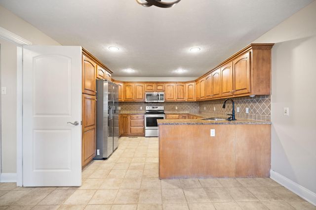 810 Pau Ferro Court, Berea, KY 40403