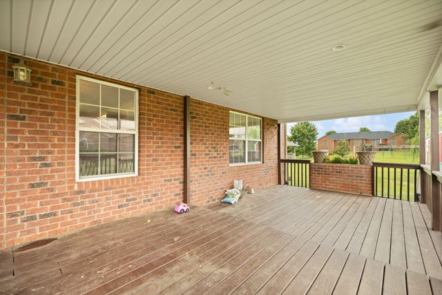 810 Pau Ferro Court, Berea, KY 40403