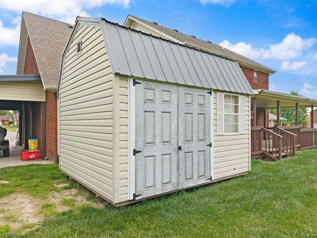 810 Pau Ferro Court, Berea, KY 40403