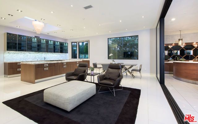 900 N HILLCREST Road, Beverly Hills, CA 90210