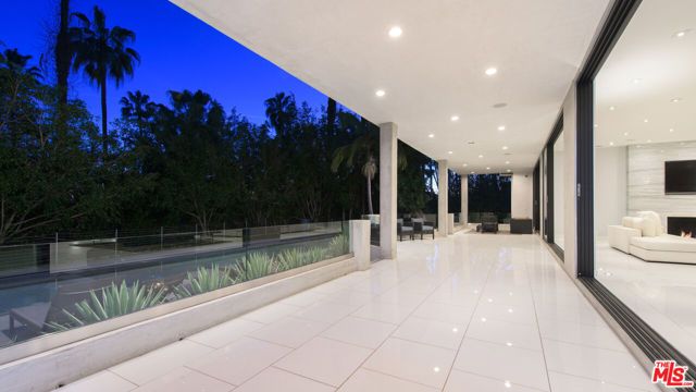 900 N HILLCREST Road, Beverly Hills, CA 90210