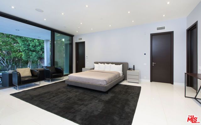 900 N HILLCREST Road, Beverly Hills, CA 90210