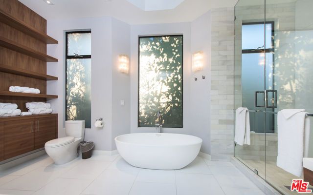 900 N HILLCREST Road, Beverly Hills, CA 90210