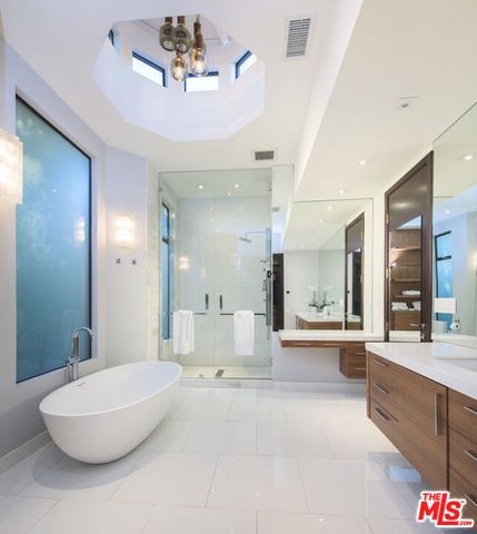 900 N HILLCREST Road, Beverly Hills, CA 90210