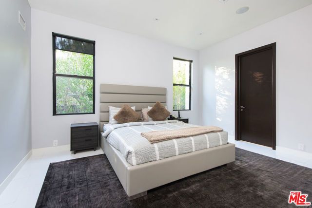 900 N HILLCREST Road, Beverly Hills, CA 90210