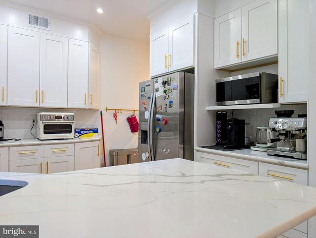 72 HARVARD CIR, Princeton, NJ 08540