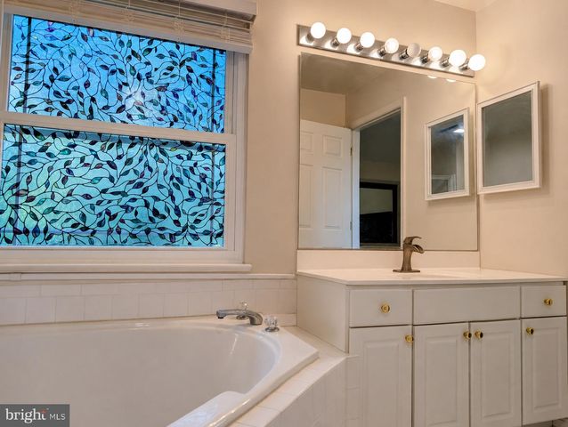 72 HARVARD CIR, Princeton, NJ 08540