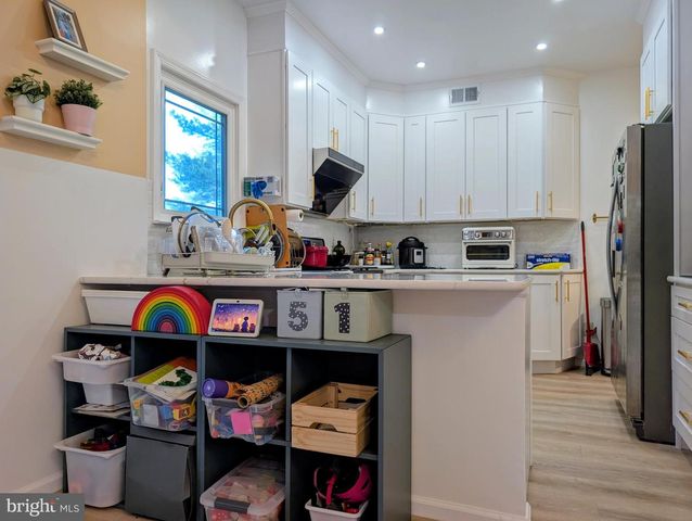 72 HARVARD CIR, Princeton, NJ 08540