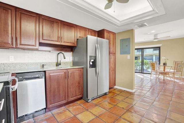 300 Inlet Way 2, Palm Beach Shores, FL 33404