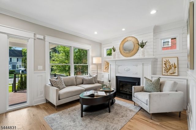122 Stanmore Pl, Westfield Town, NJ 07090
