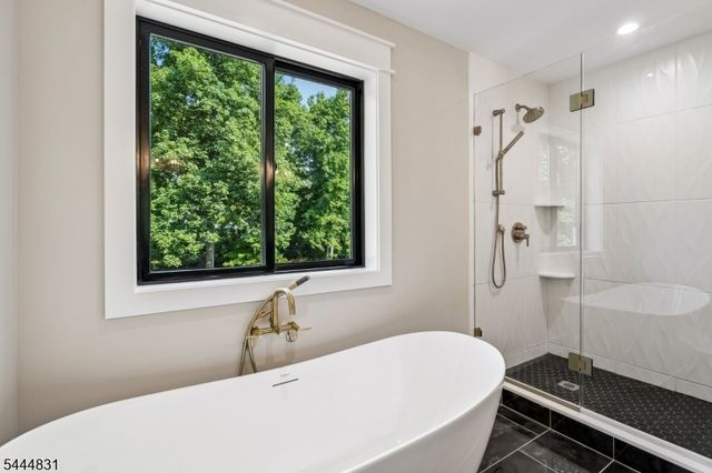 122 Stanmore Pl, Westfield Town, NJ 07090