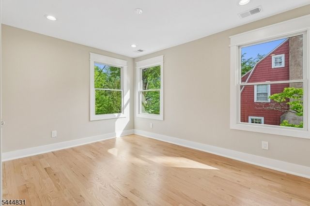 122 Stanmore Pl, Westfield Town, NJ 07090