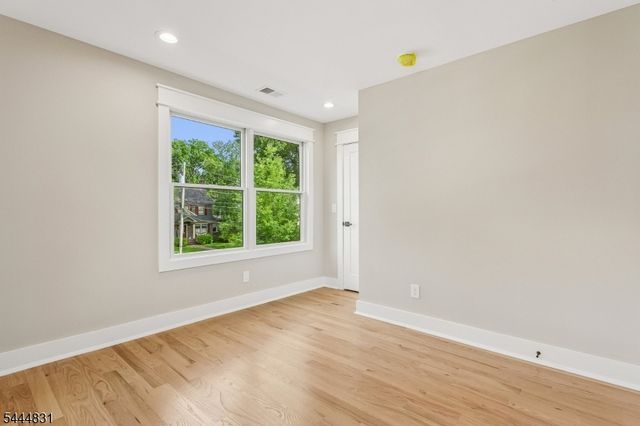 122 Stanmore Pl, Westfield Town, NJ 07090