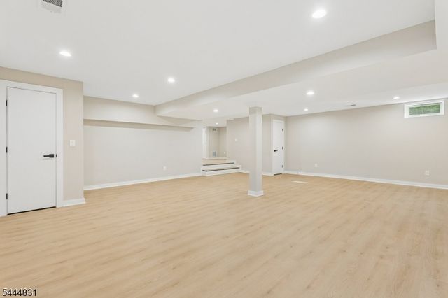 122 Stanmore Pl, Westfield Town, NJ 07090