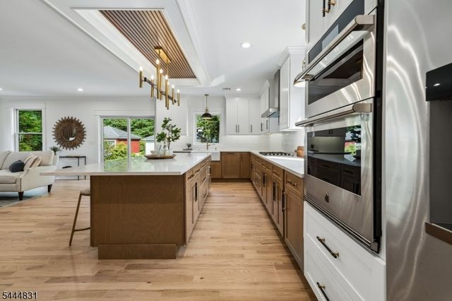 122 Stanmore Pl, Westfield Town, NJ 07090