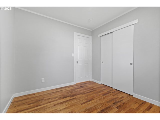 8930 Se CRYSTAL SPRINGS Blvd, Portland, OR 97266