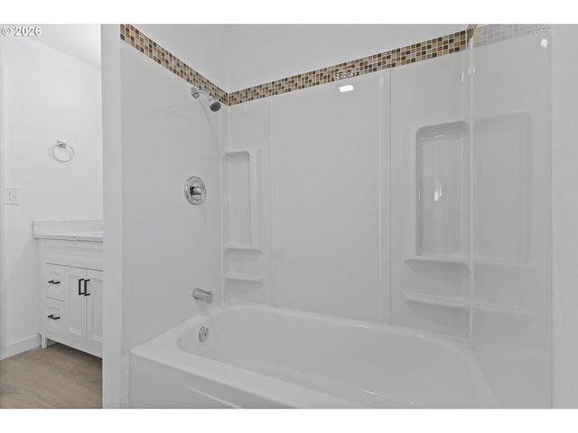 8930 Se CRYSTAL SPRINGS Blvd, Portland, OR 97266