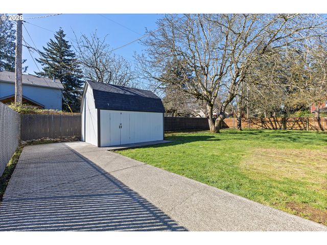 8930 Se CRYSTAL SPRINGS Blvd, Portland, OR 97266