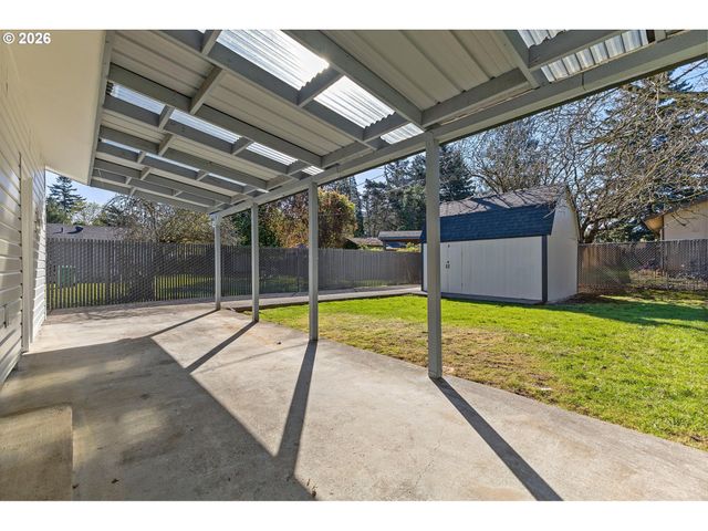 8930 Se CRYSTAL SPRINGS Blvd, Portland, OR 97266