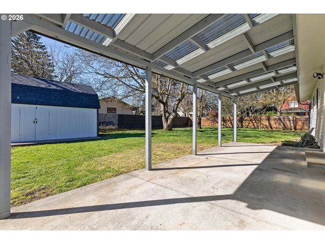 8930 Se CRYSTAL SPRINGS Blvd, Portland, OR 97266