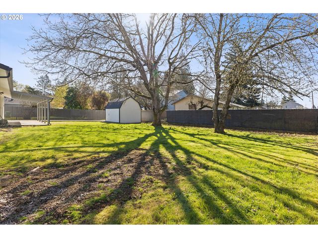 8930 Se CRYSTAL SPRINGS Blvd, Portland, OR 97266