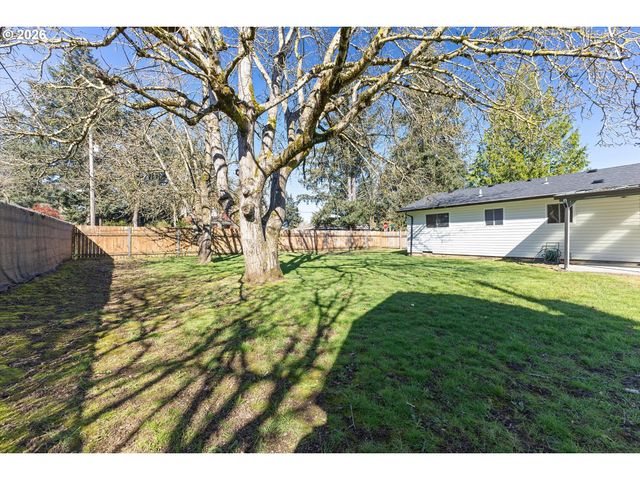 8930 Se CRYSTAL SPRINGS Blvd, Portland, OR 97266