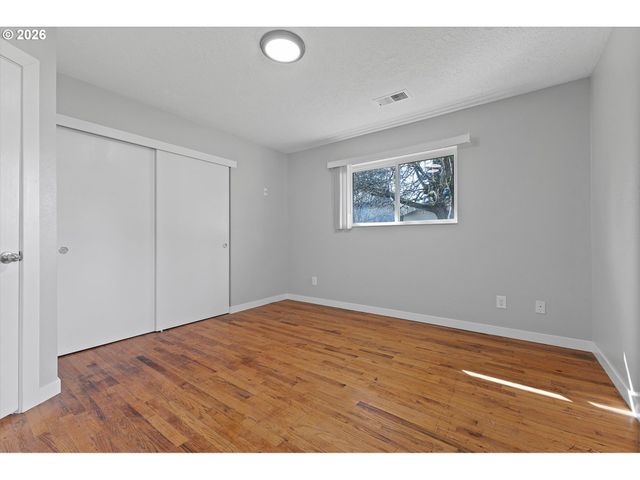 8930 Se CRYSTAL SPRINGS Blvd, Portland, OR 97266