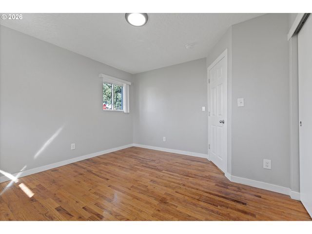 8930 Se CRYSTAL SPRINGS Blvd, Portland, OR 97266