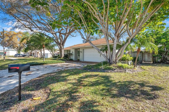 8789 MAPLEWOOD ROAD, Seminole, FL 33777