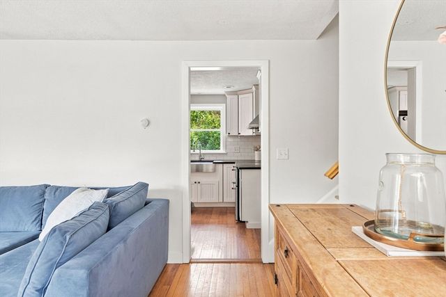 118 Horseneck Rd, Dartmouth, MA 02748