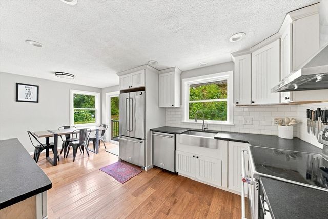 118 Horseneck Rd, Dartmouth, MA 02748